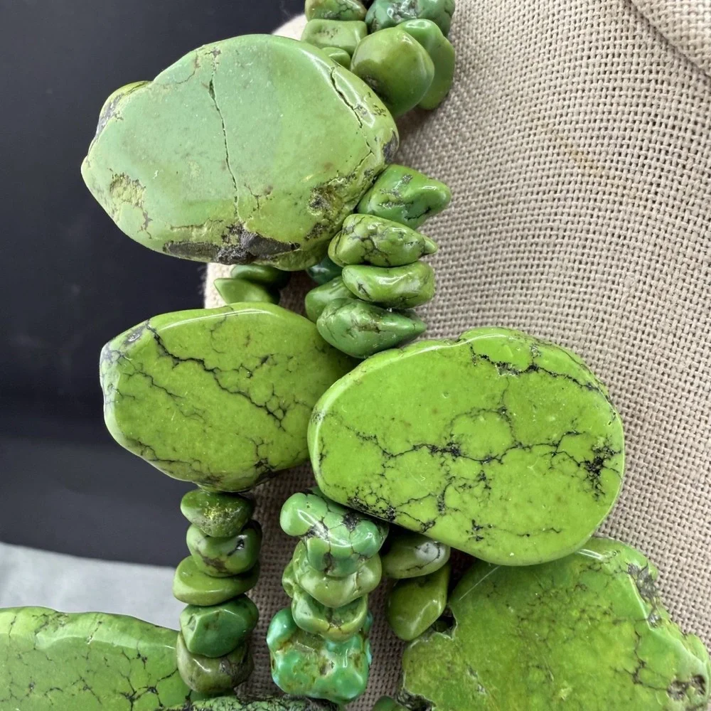 Vintage Statement Necklace Kelly Green Stone Layered HEAVY 18" - Picture 3 of 11